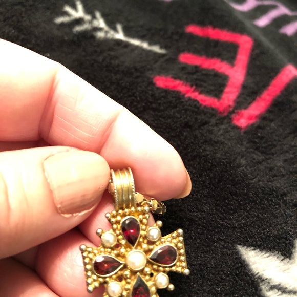Vintage Garnet and Pearl gold plated silver cross. Stamped 925 silver. Stunning - Picture 4 of 5